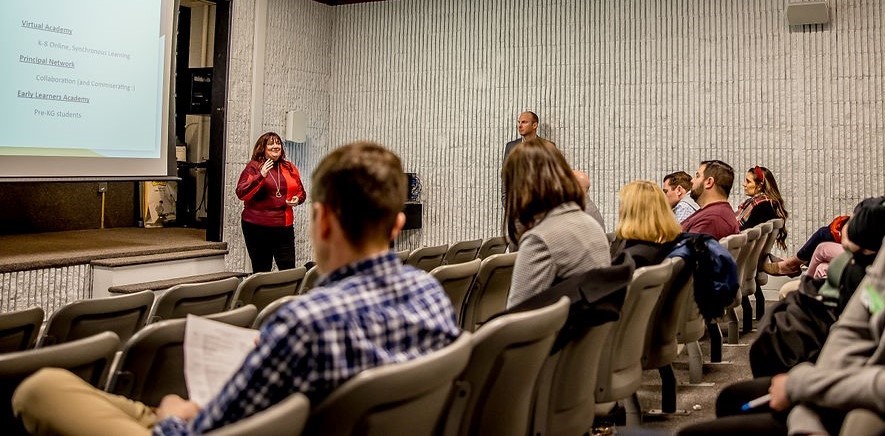 Jacinda Yonker and Robert Hlasko present to Leadership Medina County participants